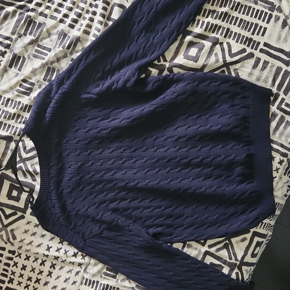 Brandy Melville V-Neck Navy Blue Sweater - Picture 3 of 4